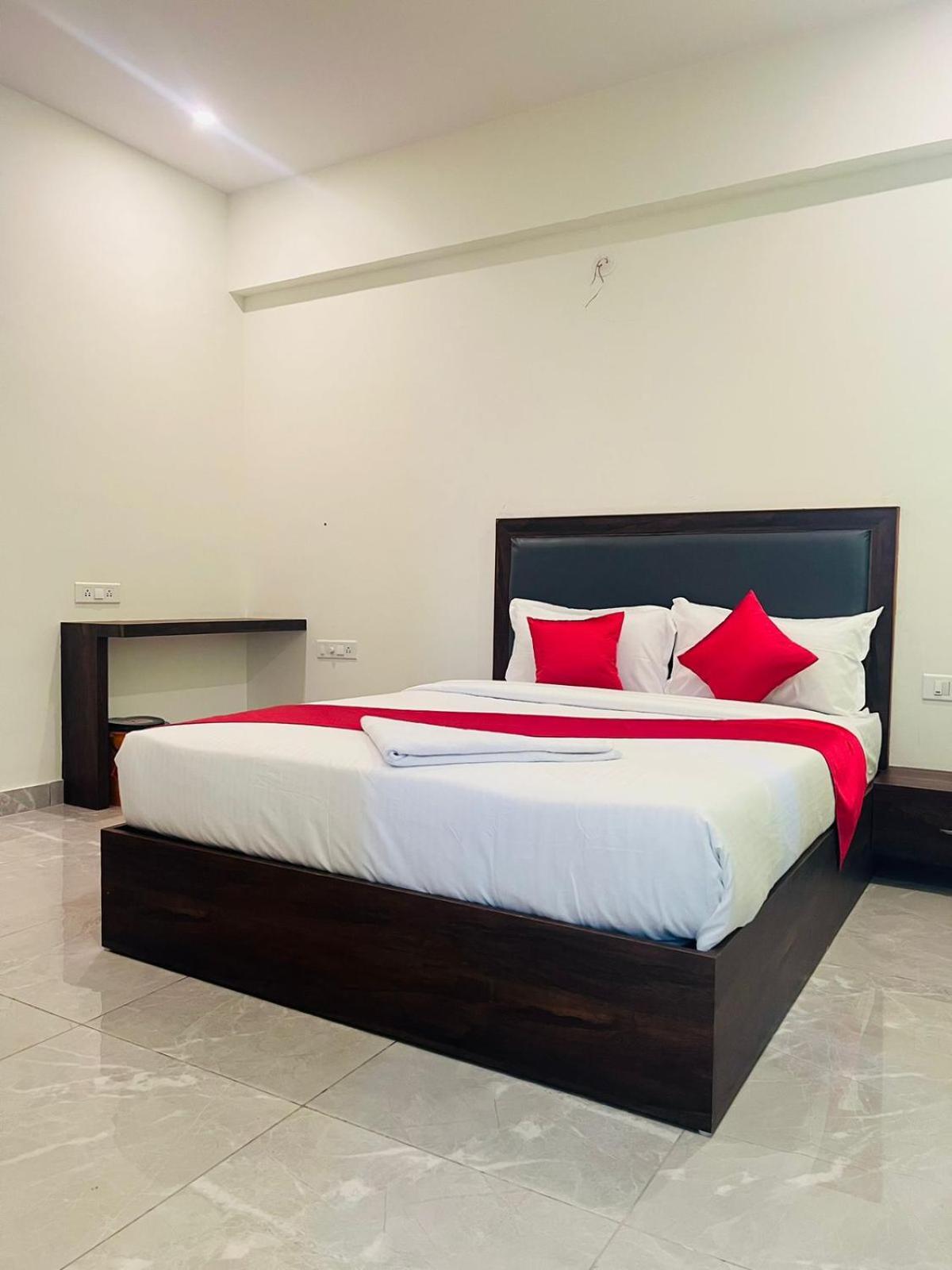 Hotel Dreams Inn Bangalore Esterno foto