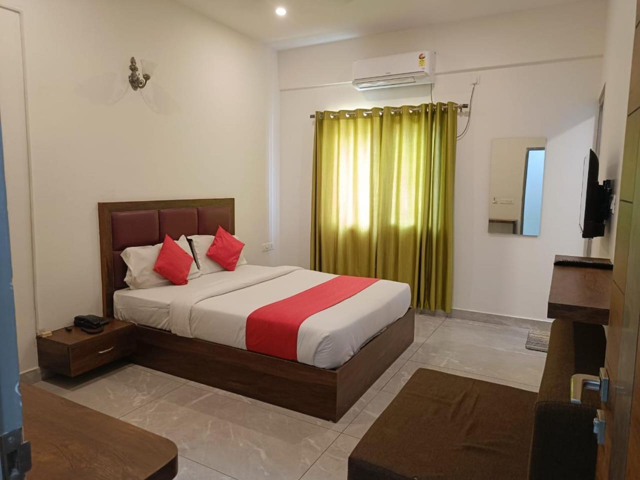 Hotel Dreams Inn Bangalore Esterno foto