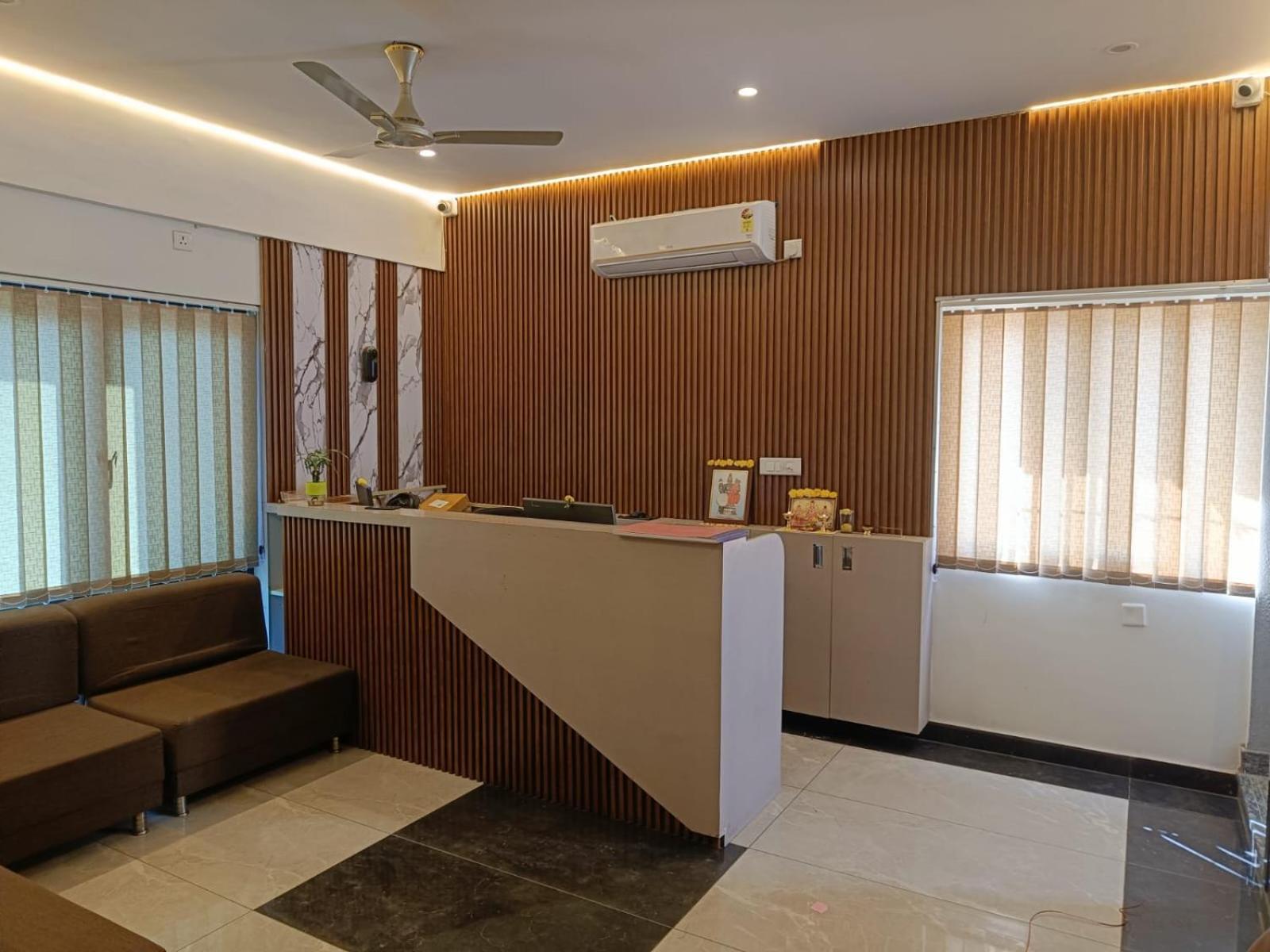 Hotel Dreams Inn Bangalore Esterno foto